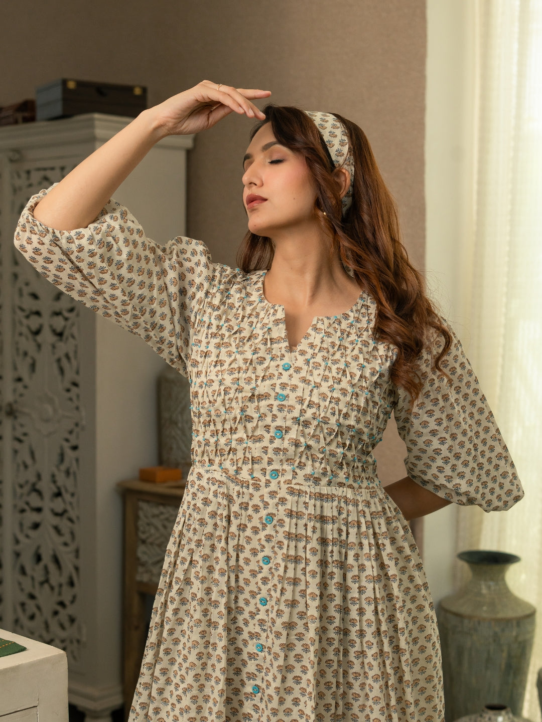 Small Buta Dress With Pintucks